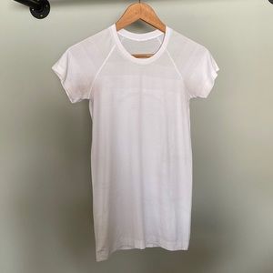 Lululemon Swiftly Short Sleeve, Size 6